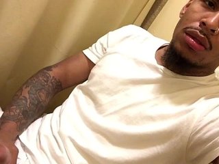 NEGRO LINDO NA PUNHETA