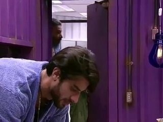 bbb16 renan dando uma patolada
