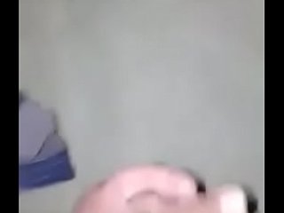 Hetero De Prepa pajeandose mientras se ba&ntilde;a